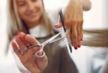 Wie ein Friseursalon Ihr Selbstbewusstsein durch den richtigen Haarschnitt stärkt